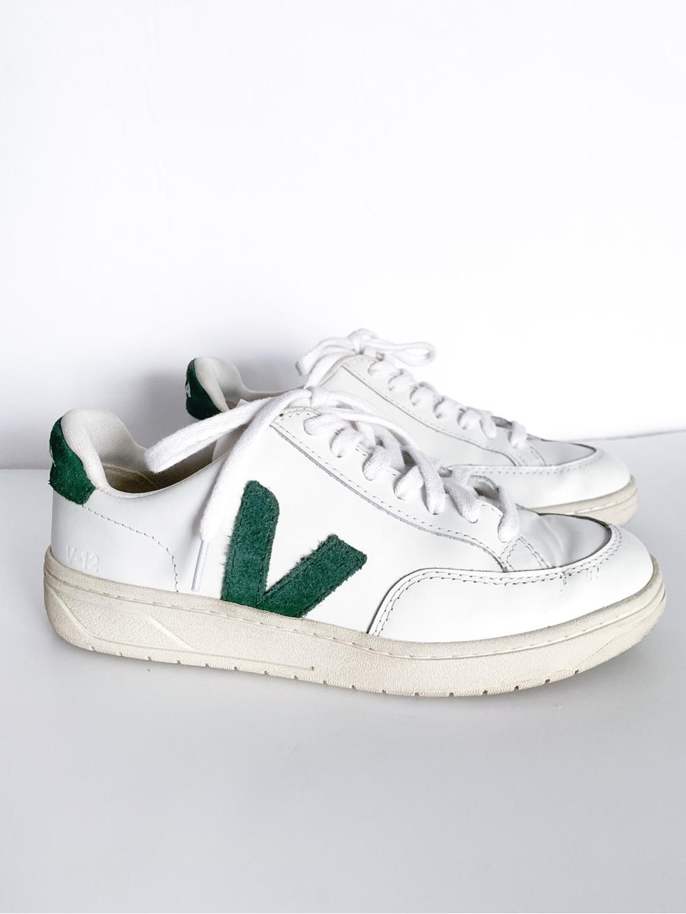 Veja V-12 Sneaker